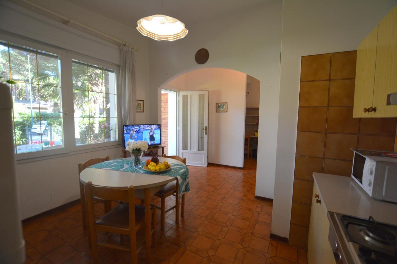 Villa A Lignano Con 2 Camere E Giardino Lignano Sabbiadoro Eksteriør bilde